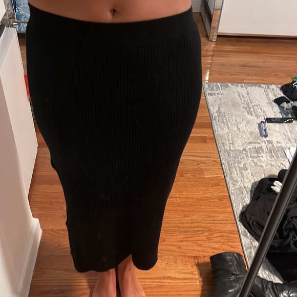 Brand new Saks Off Fifth black midi skirt - Picture 4 of 5